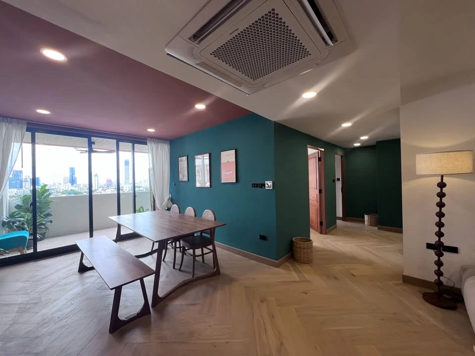 For sale: D.S. Tower 2 Sukhumvit 39, newly decorated in Mid-Century Modern style. Come and own it today, don't delay.