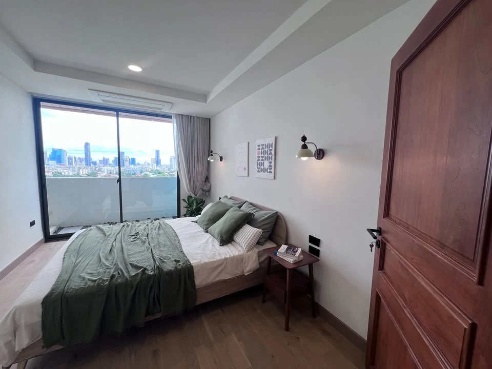 For sale: D.S. Tower 2 Sukhumvit 39, newly decorated in Mid-Century Modern style. Come and own it today, don't delay.