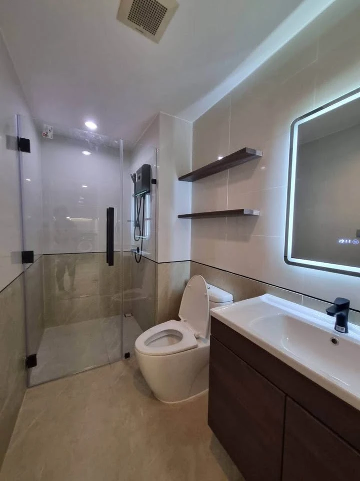 For sale: Dsign Condo Ratchada, usable area in the room is very large, size 40.5 sq m, single load, no room opposite, must reserve.
