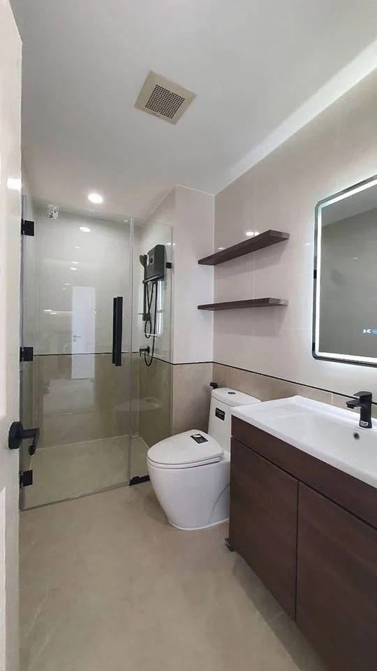 For sale: Dsign Condo Ratchada, usable area in the room is very large, size 40.5 sq m, single load, no room opposite, must reserve.