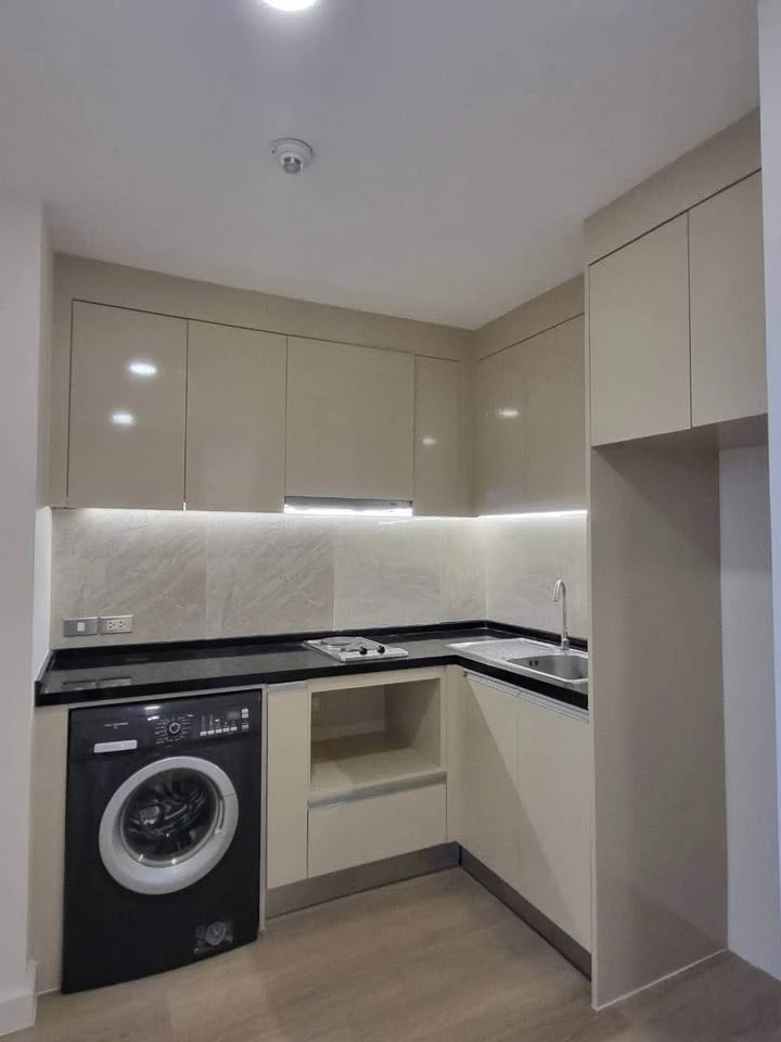 For sale: Dsign Condo Ratchada, usable area in the room is very large, size 40.5 sq m, single load, no room opposite, must reserve.