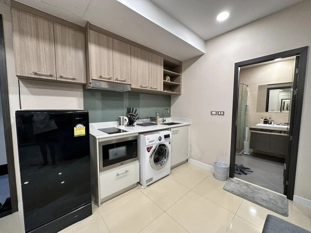 For sale Dusit Grand Condo View 31st floor, sea view, beautiful room, worth living, book now, don't miss out.