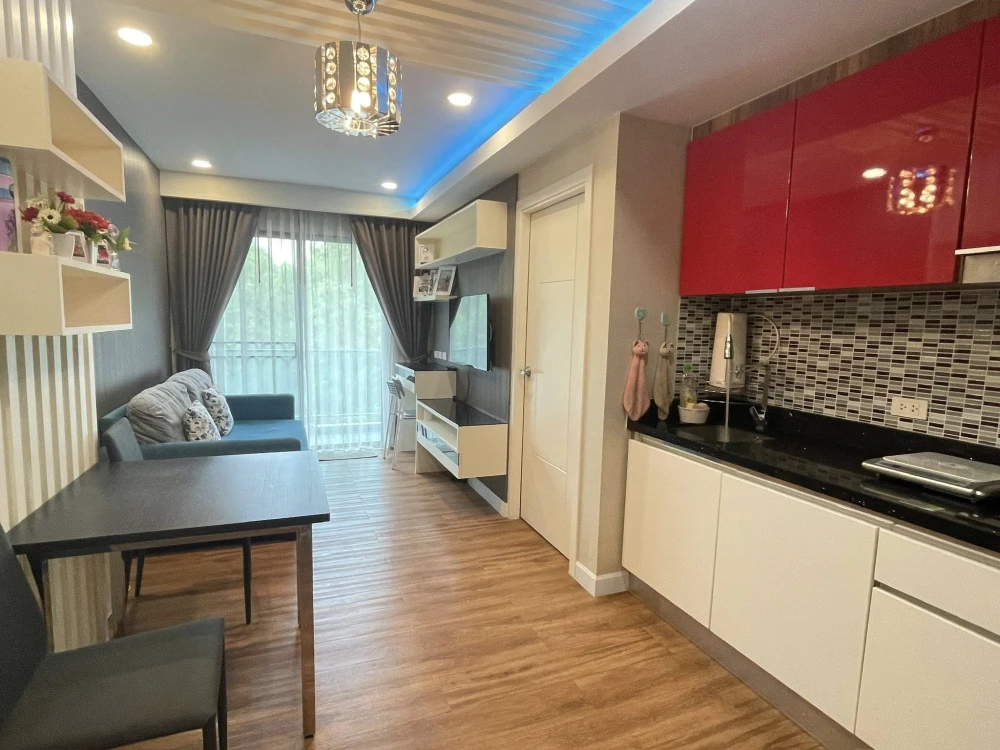 For sale Dusit Grand Park 1 bedroom 1 bathroom, good location, comes with a large sofa, don't miss it.