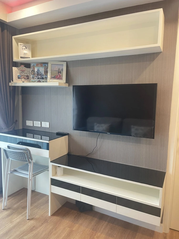 For sale Dusit Grand Park 1 bedroom 1 bathroom, good location, comes with a large sofa, don't miss it.