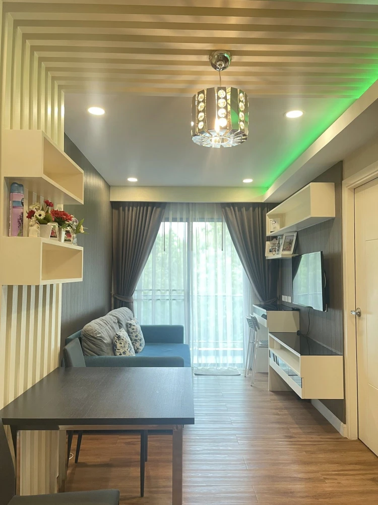 For sale Dusit Grand Park 1 bedroom 1 bathroom, good location, comes with a large sofa, don't miss it.
