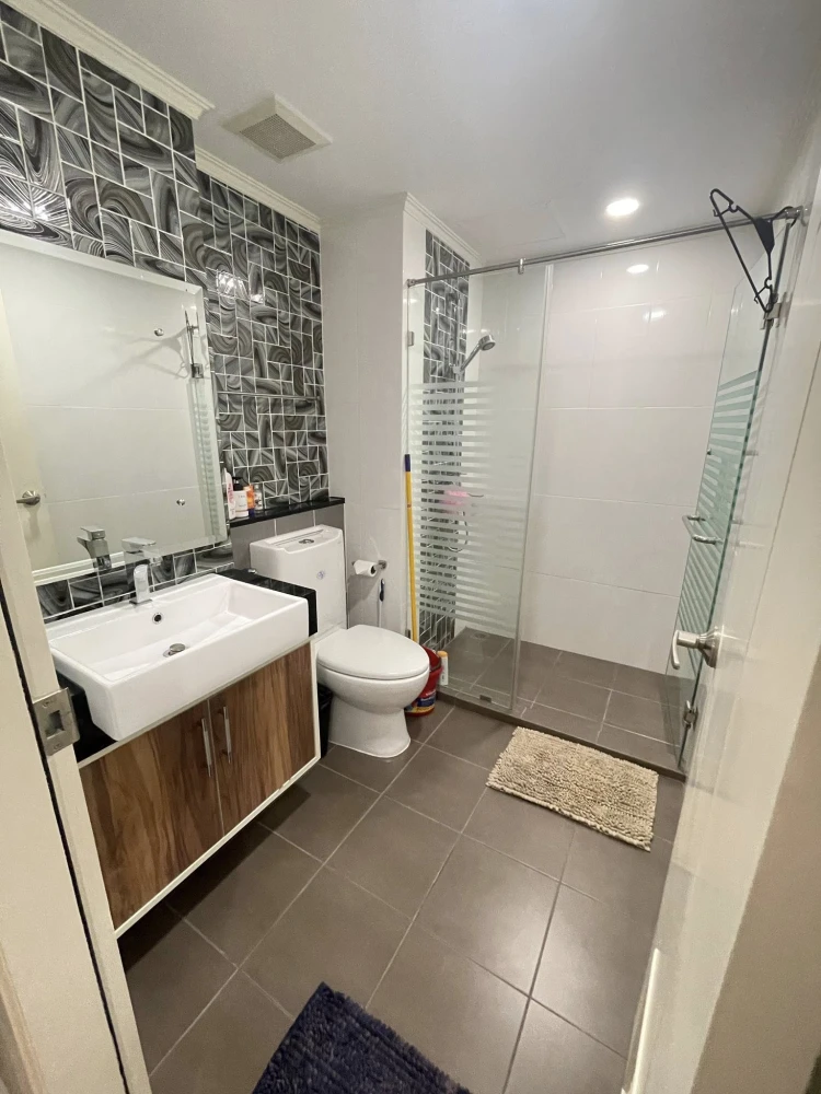 For sale Dusit Grand Park 1 bedroom 1 bathroom, good location, comes with a large sofa, don't miss it.