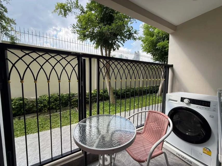 For sale Dusit Grand Park 2, garden view, there are trees behind the room, very shady, very spacious room, first come first served.