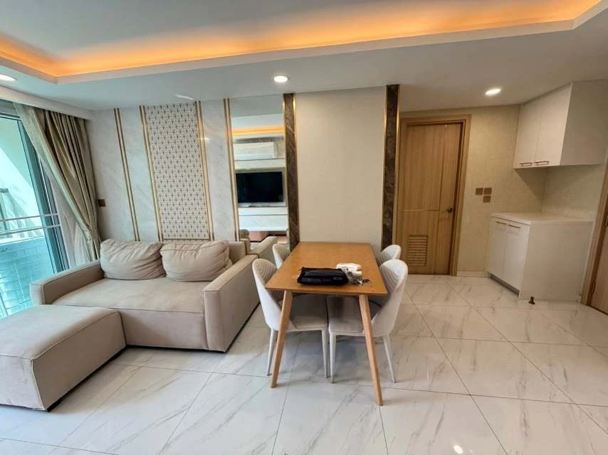 For sale Dusit Grand Park 2, garden view, there are trees behind the room, very shady, very spacious room, first come first served.