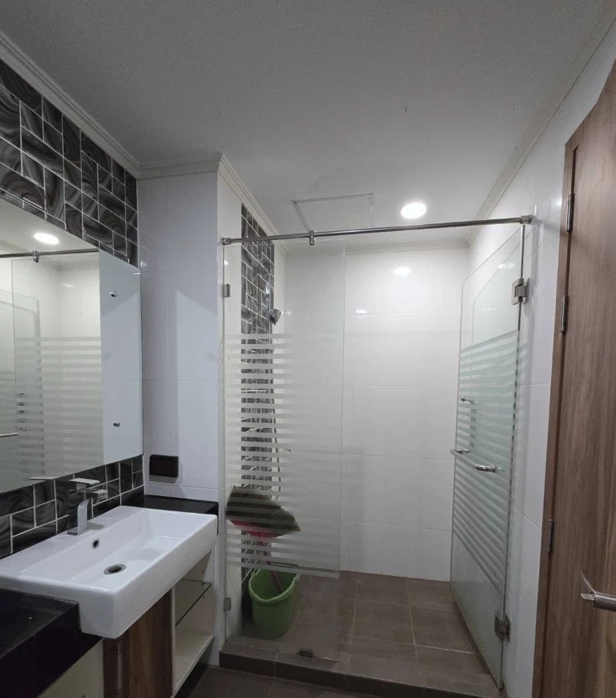 Selling 2-bedroom Dusit Grand Park condo with spacious living area and complete amenities. Book now!
