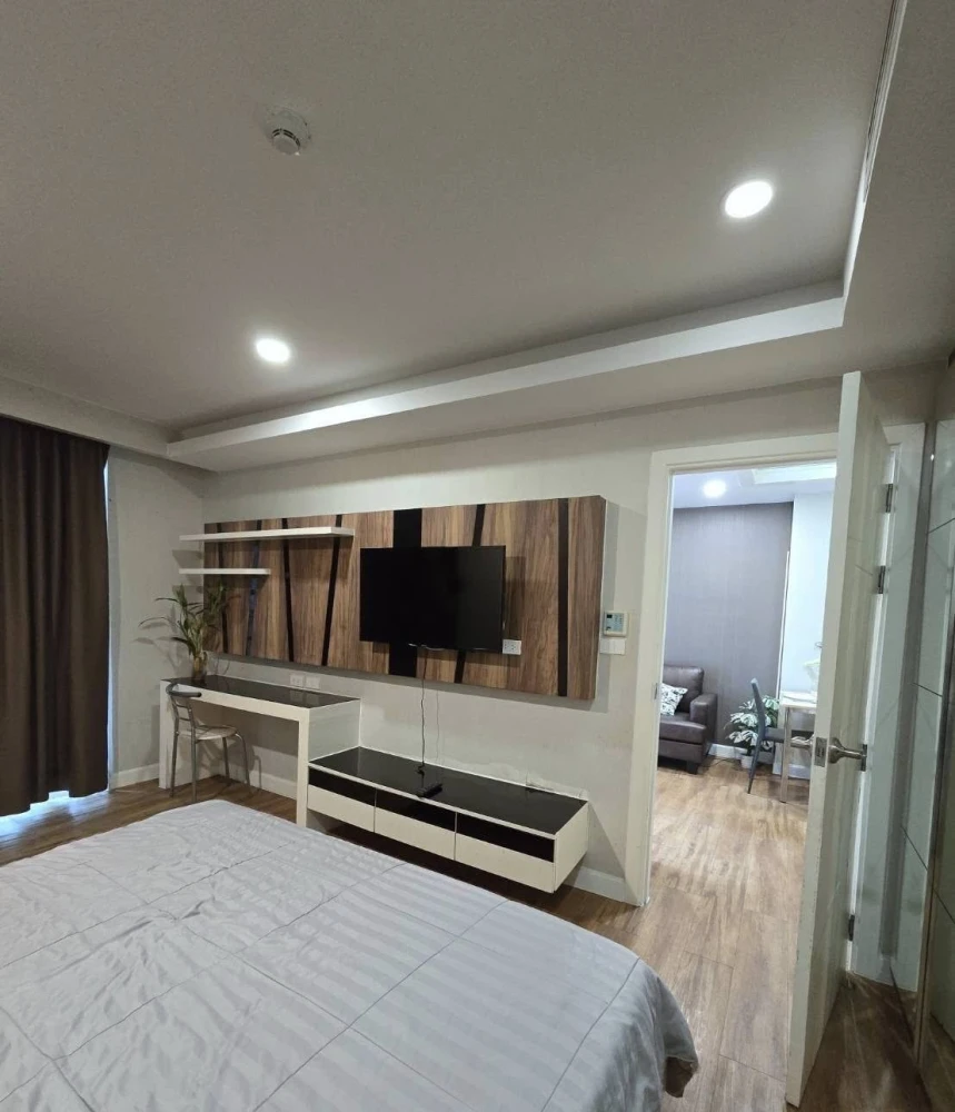 Selling 2-bedroom Dusit Grand Park condo with spacious living area and complete amenities. Book now!