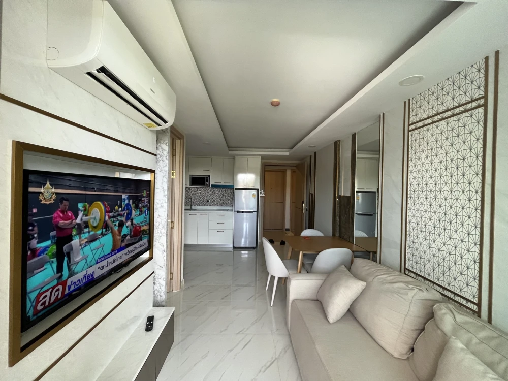 For sale: Dusit Grand Park 2, Building B, 7th floor, city view, beautifully decorated with built-ins throughout the room. Interested? Reserve now!