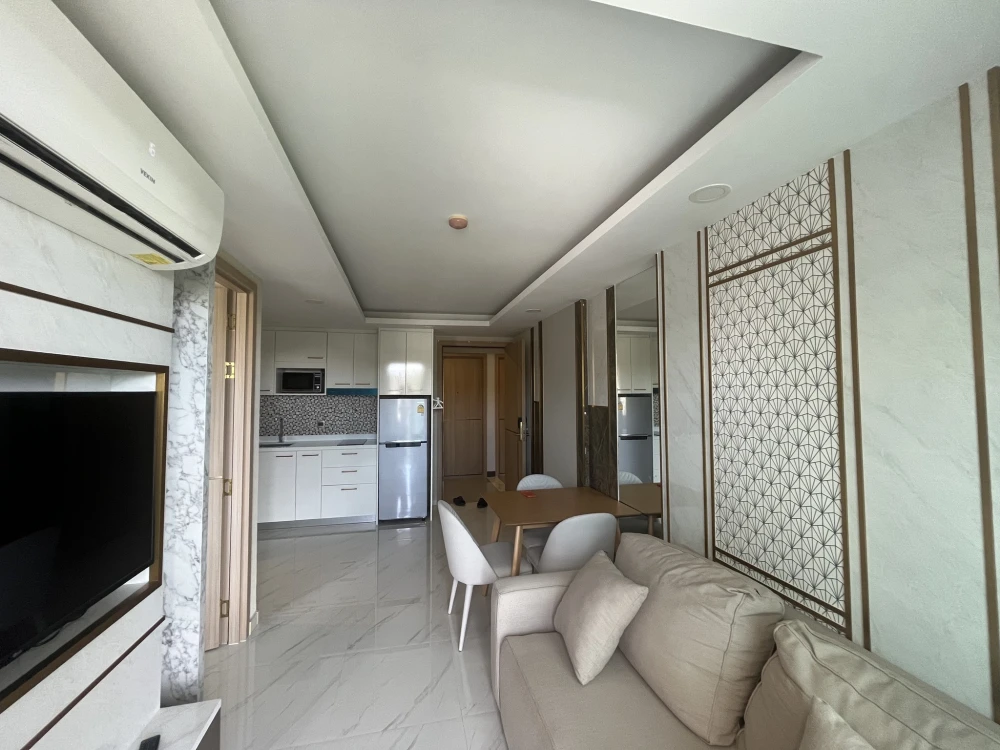 For sale: Dusit Grand Park 2, Building B, 7th floor, city view, beautifully decorated with built-ins throughout the room. Interested? Reserve now!