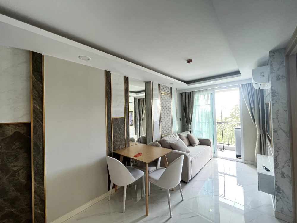 For sale: Dusit Grand Park 2, Building B, 7th floor, city view, beautifully decorated with built-ins throughout the room. Interested? Reserve now!
