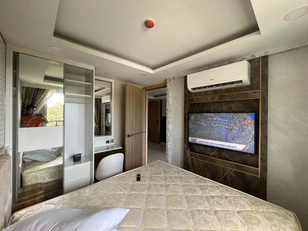 For sale: Dusit Grand Park 2, Building B, 7th floor, city view, beautifully decorated with built-ins throughout the room. Interested? Reserve now!