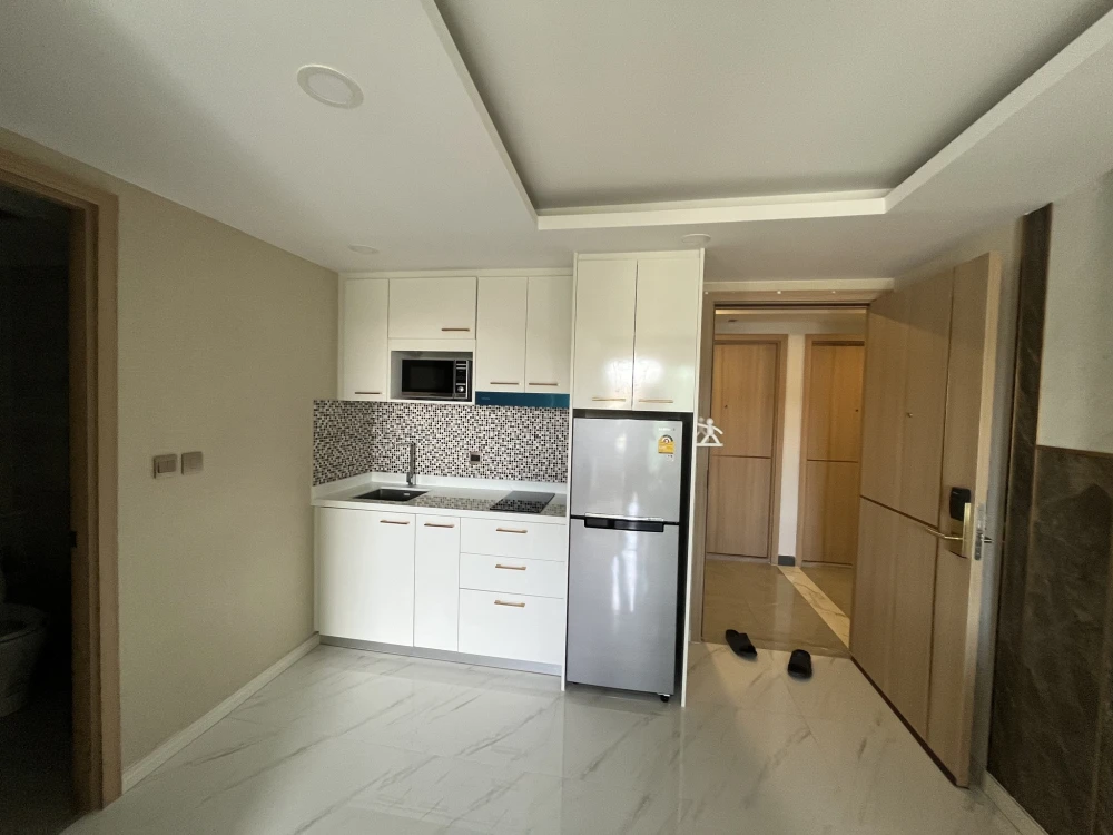 For sale: Dusit Grand Park 2, Building B, 7th floor, city view, beautifully decorated with built-ins throughout the room. Interested? Reserve now!