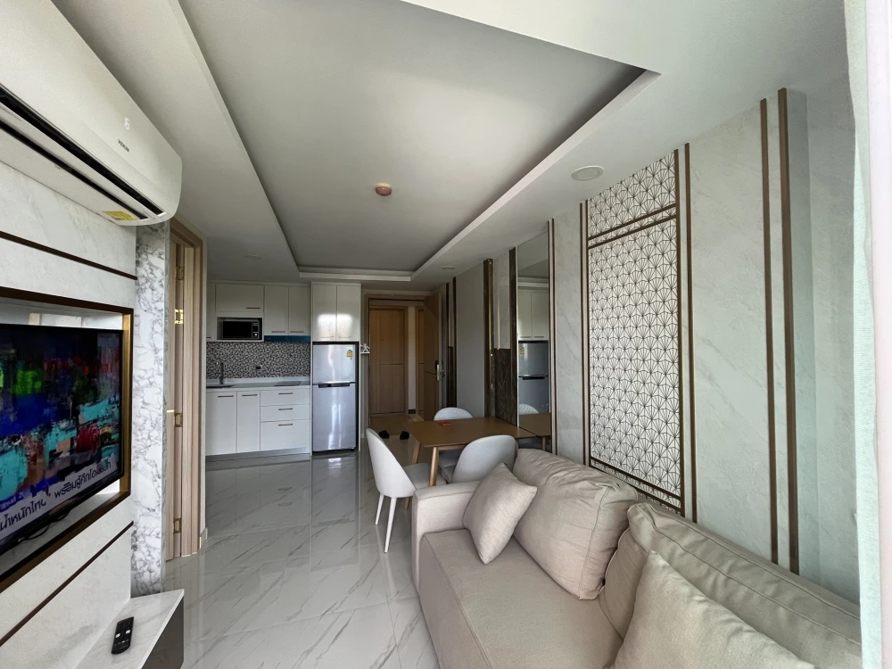 For sale: Dusit Grand Park 2, Building B, 7th floor, city view, beautifully decorated with built-ins throughout the room. Interested? Reserve now!