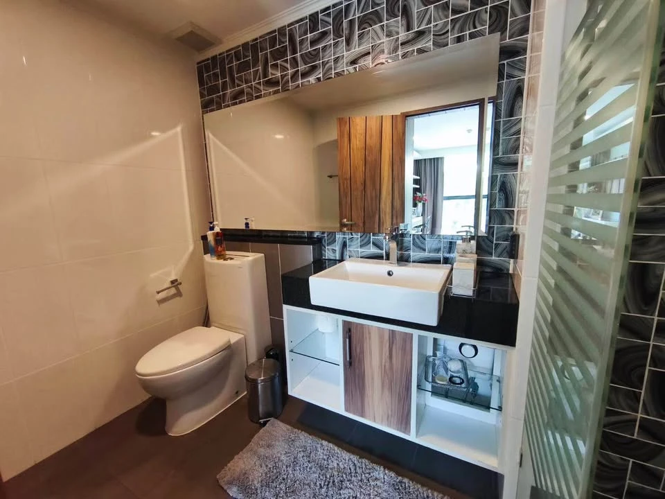 Selling a fully furnished, ready-to-move-in unit at Dusit Grand Park, 3rd floor. Book now! Don't miss out!