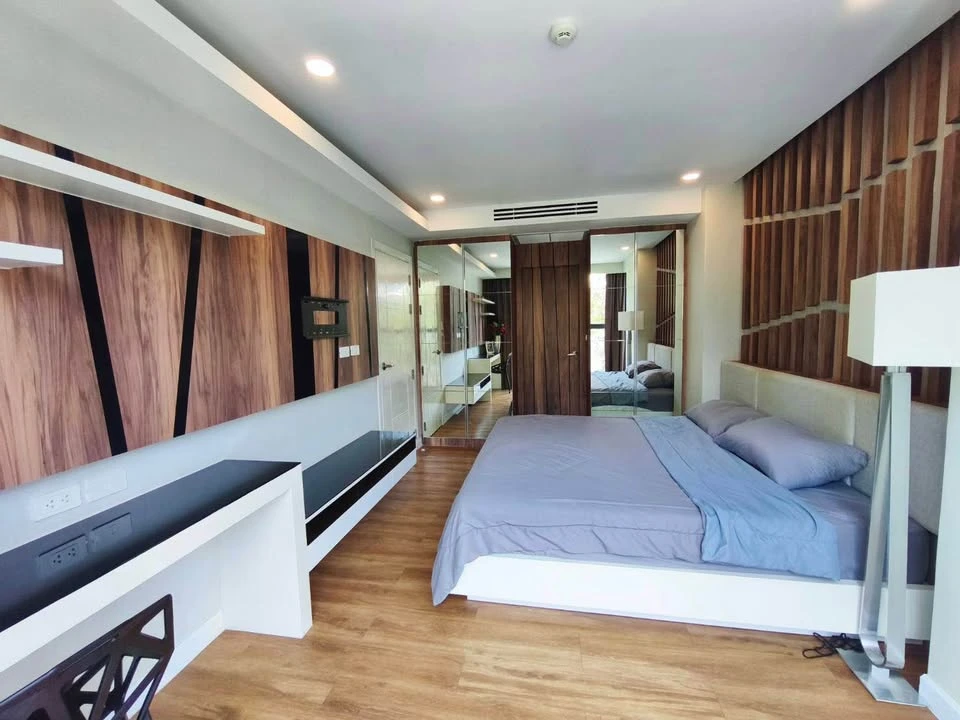 Selling a fully furnished, ready-to-move-in unit at Dusit Grand Park, 3rd floor. Book now! Don't miss out!