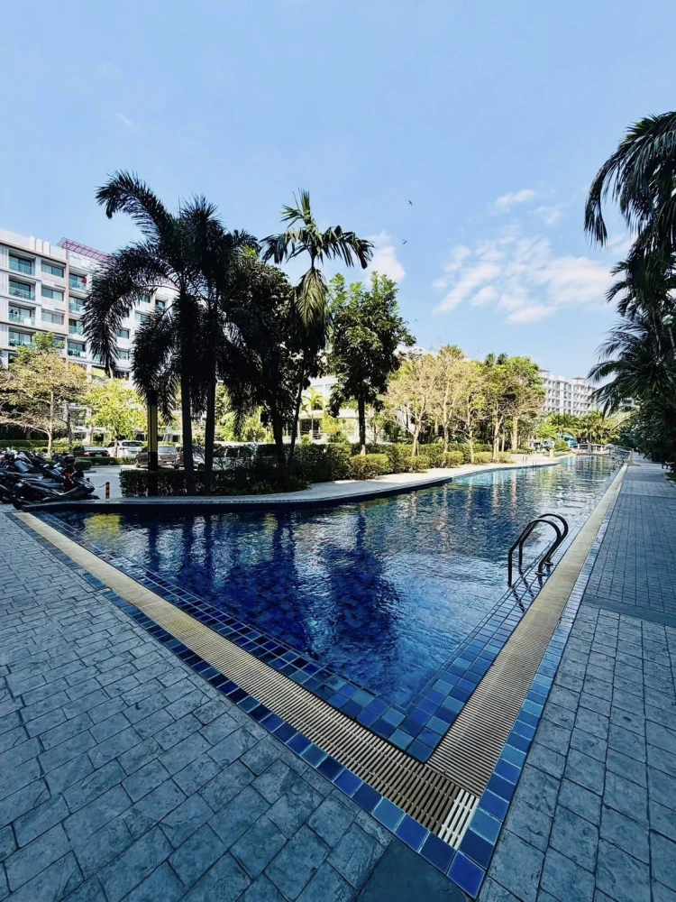 Selling a spacious and comfortable Dusit Grand Park condo with complete amenities. Book now!