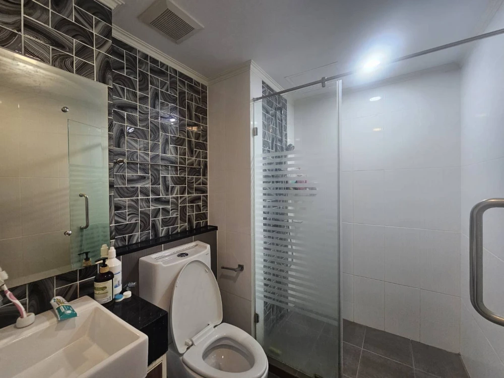 Dusit Grand Park for sale, nice room, good location, comes with complete furniture and appliances. Reserve now.