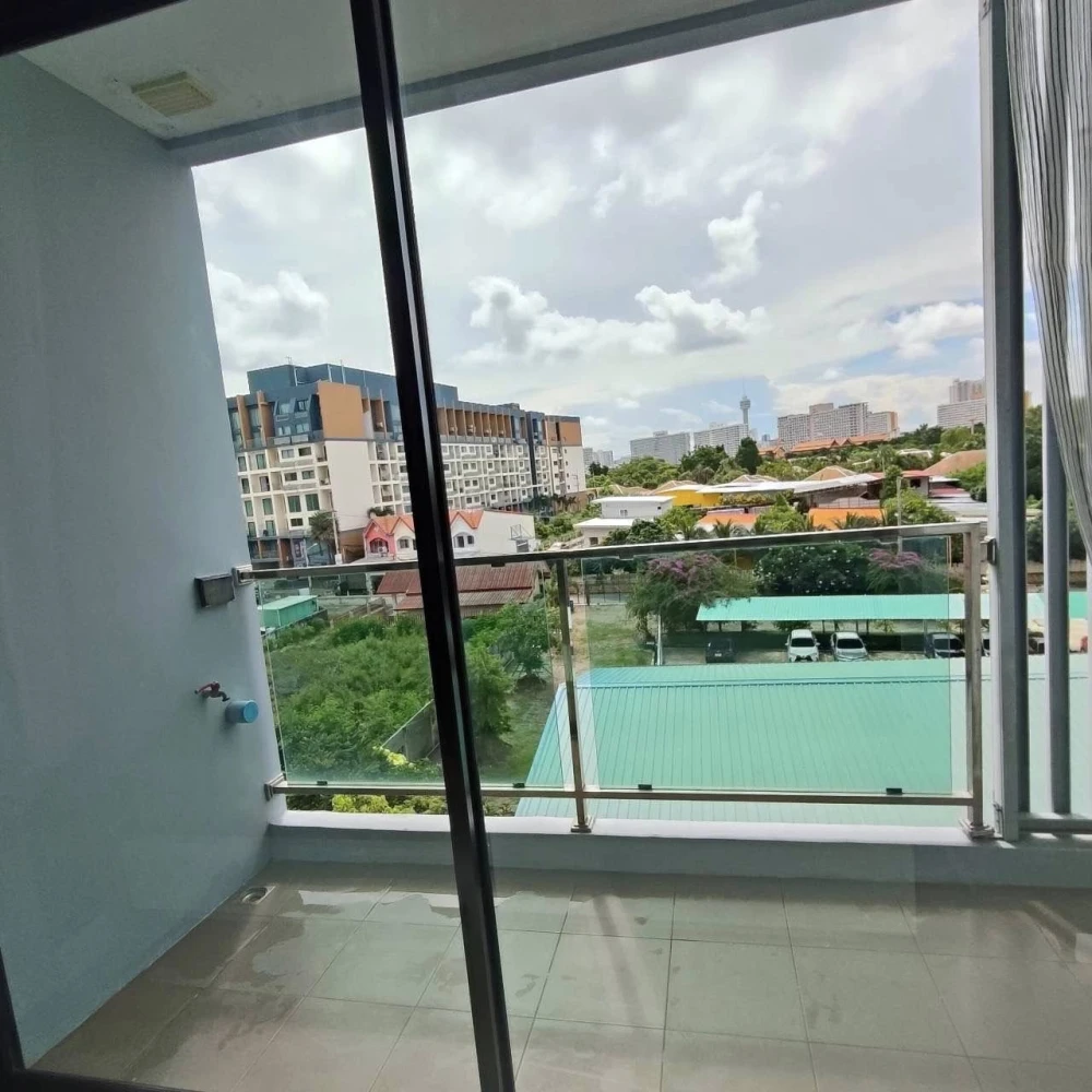 Dusit Grand Park for sale, a lovely room, fully furnished, comes with a great common area. Hurry and reserve now!