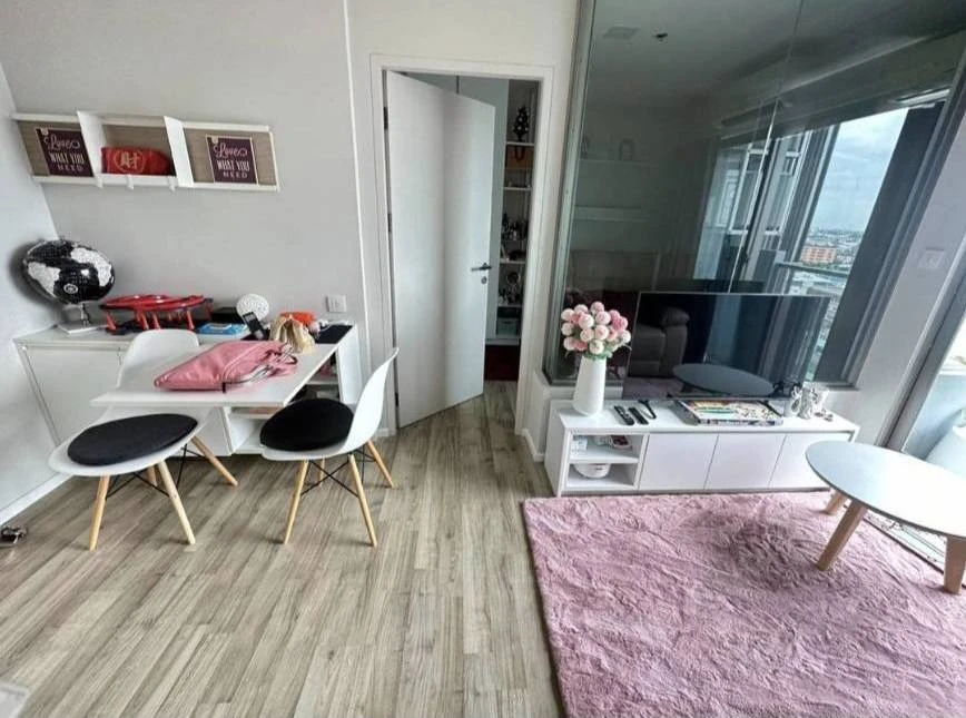 Selling Ease 2 Rama 2 condo, fully furnished with high-quality built-in furniture. Complete amenities. Book now!