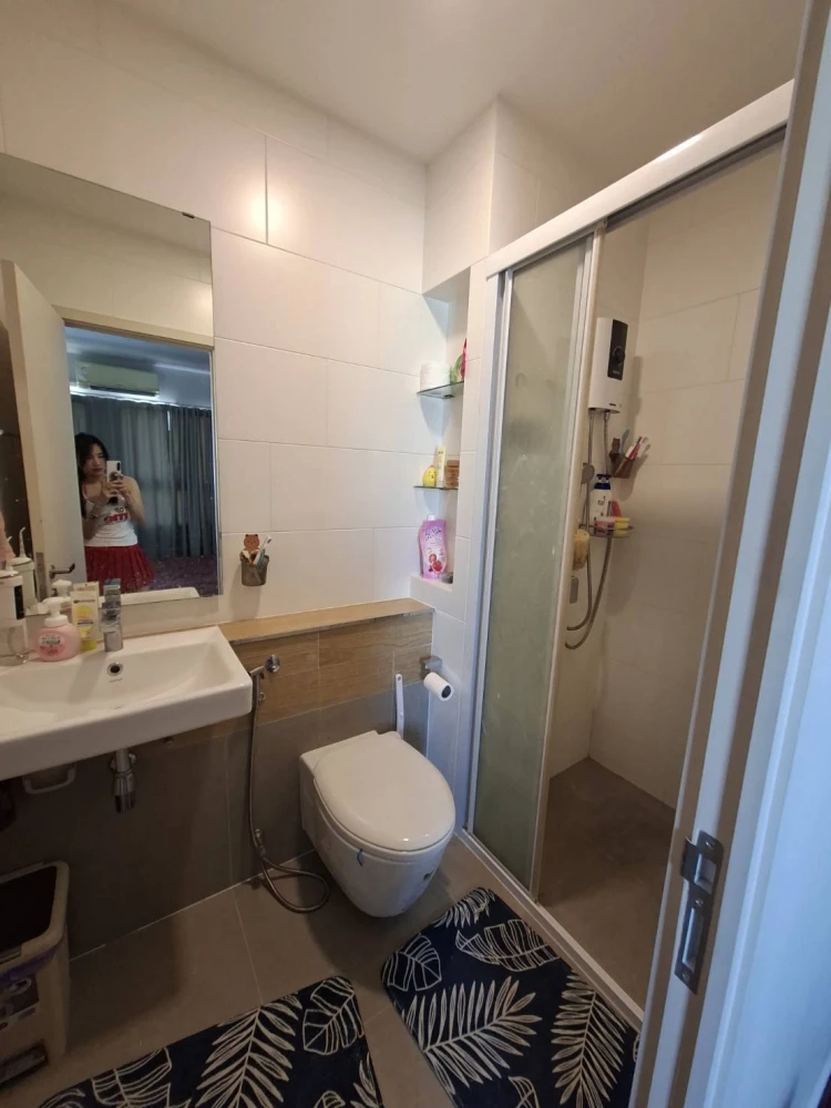 Selling Ease 2 Rama 2 condo, fully furnished with high-quality built-in furniture. Complete amenities. Book now!