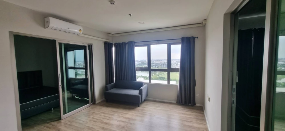 Selling Ease 2 Rama 2, Building B, 10th floor. Spacious 2-bedroom unit. Reservation required.