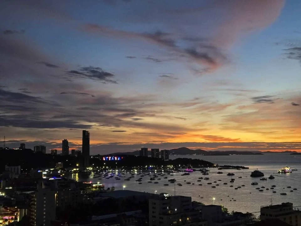 EDGE Central - Pattaya for sale, nice room, fully furnished, good location, beautiful view, reserve now.