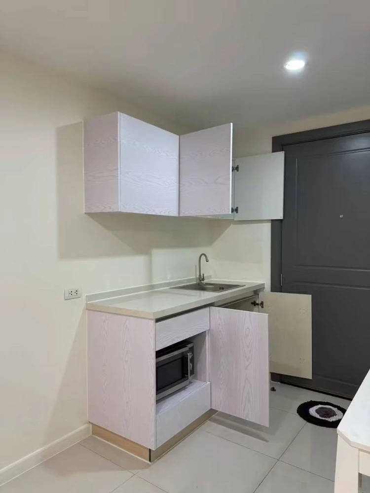 Selling a 1-bedroom unit at Elements Srinakarin, 7th floor. Excellent location and complete amenities. Book now!