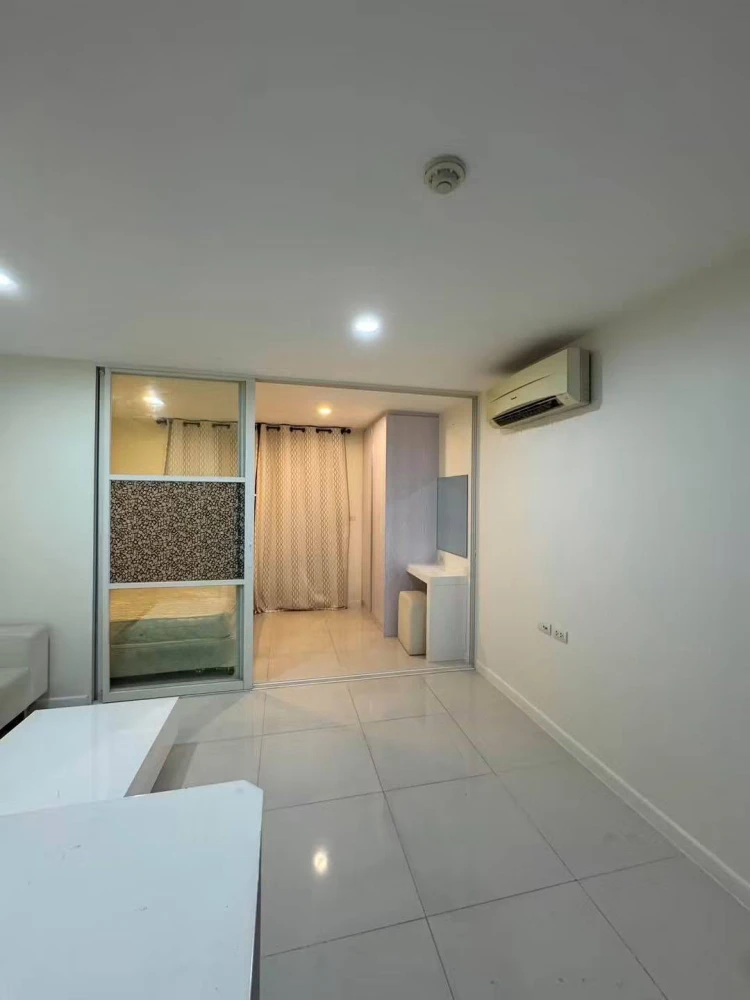 Selling a 1-bedroom unit at Elements Srinakarin, 7th floor. Excellent location and complete amenities. Book now!