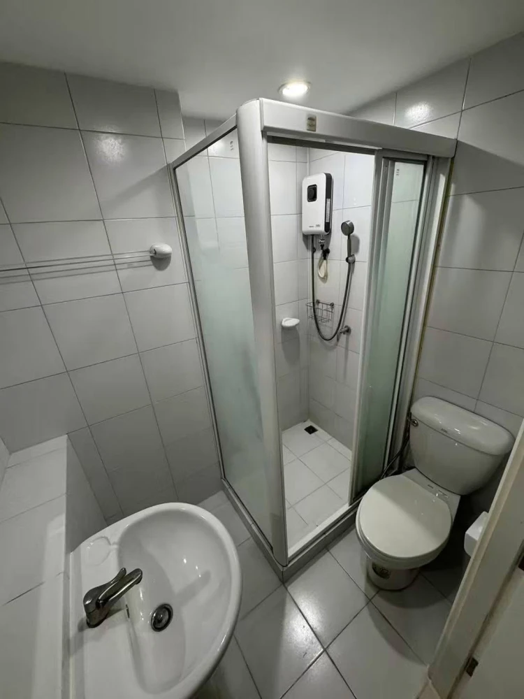 Selling a 1-bedroom unit at Elements Srinakarin, 7th floor. Excellent location and complete amenities. Book now!