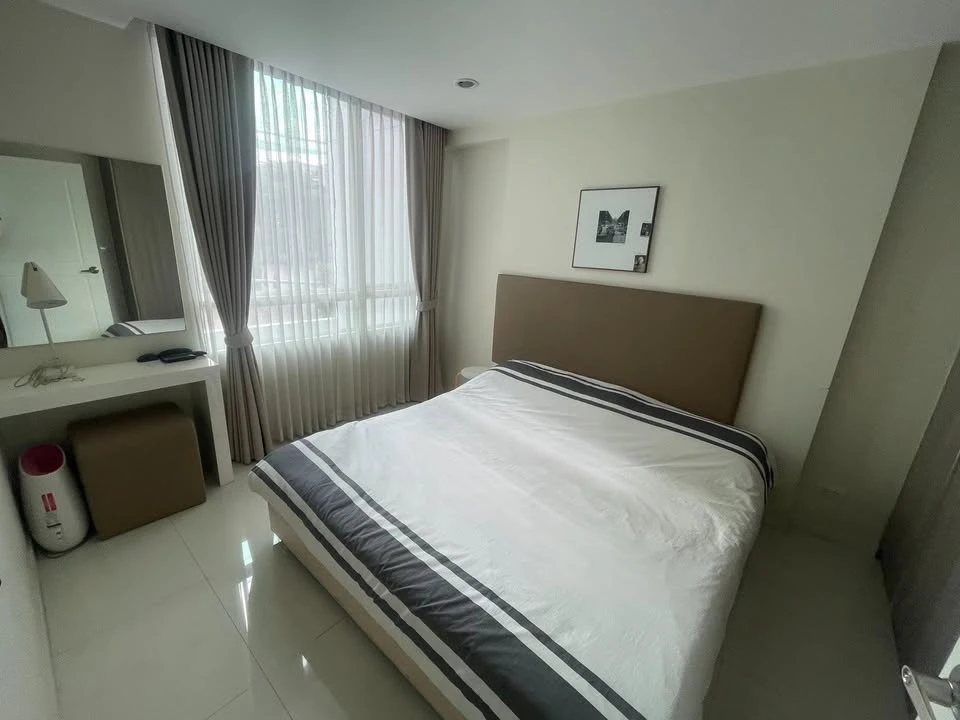 Selling Elements Srinakarin, 2 bedrooms, spacious living area, fully furnished. Book now! images