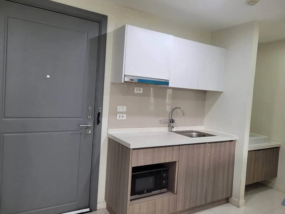 Selling Elements Srinakarin, 2 bedrooms, spacious living area, fully furnished. Book now!