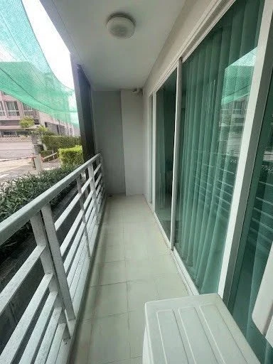 Selling Elements Srinakarin, 2 bedrooms, spacious living area, fully furnished. Book now!