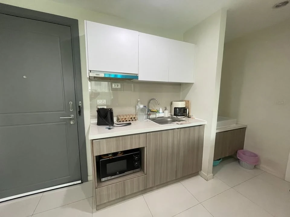 Selling Elements Srinakarin, 2 bedrooms, spacious living area, fully furnished. Book now!