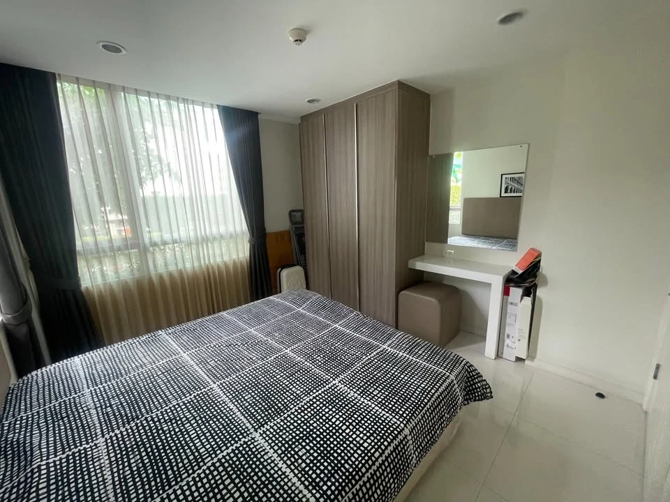 Selling Elements Srinakarin, 2 bedrooms, spacious living area, fully furnished. Book now!