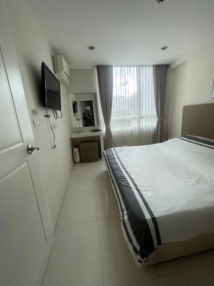 Selling Elements Srinakarin, 2 bedrooms, spacious living area, fully furnished. Book now!