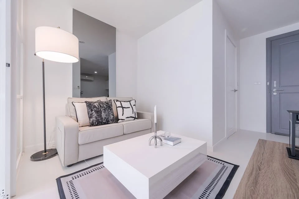 Selling Elements Srinakarin condo. Beautifully decorated, bright and comfortable color scheme, very livable. You won't be disappointed if you reserve