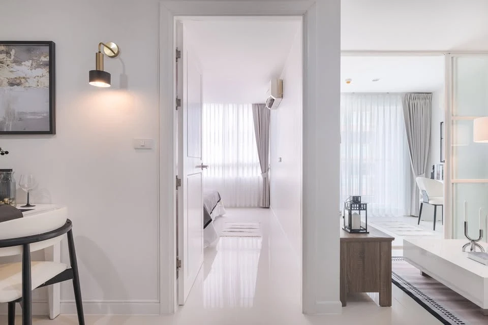 Selling Elements Srinakarin condo. Beautifully decorated, bright and comfortable color scheme, very livable. You won't be disappointed if you reserve