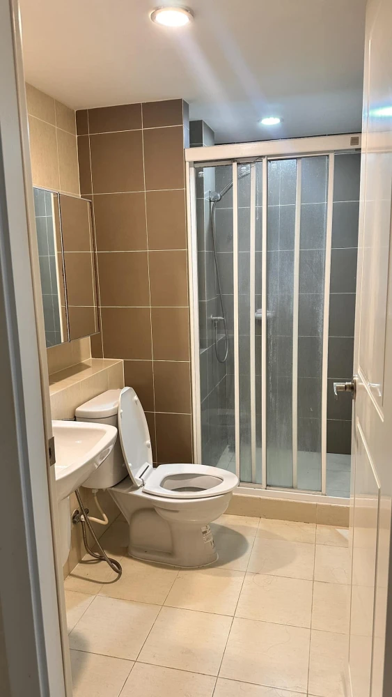 Elements Srinakarin for sale, corner room with privacy, stylishly decorated, built-in headboard, book now