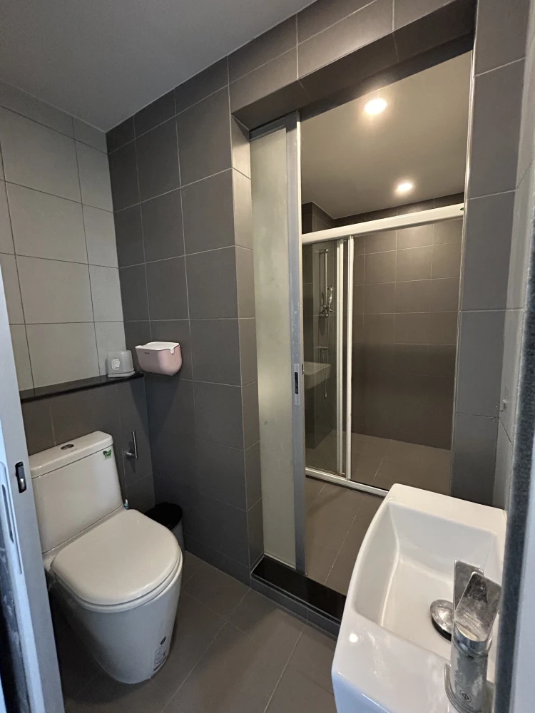 Selling Elio Del Moss Phahonyothin 34, corner unit, 2 bedrooms, 46 sq.m., pool view. Grab it now!