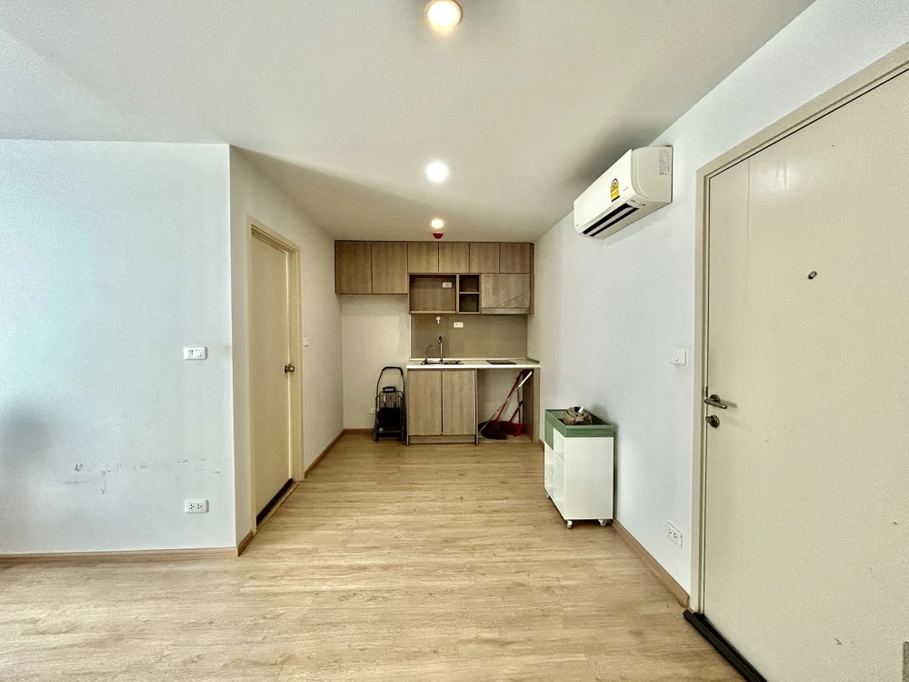 Selling Elio Del Moss Phahonyothin 34, corner unit, 2 bedrooms, 46 sq.m., pool view. Grab it now!