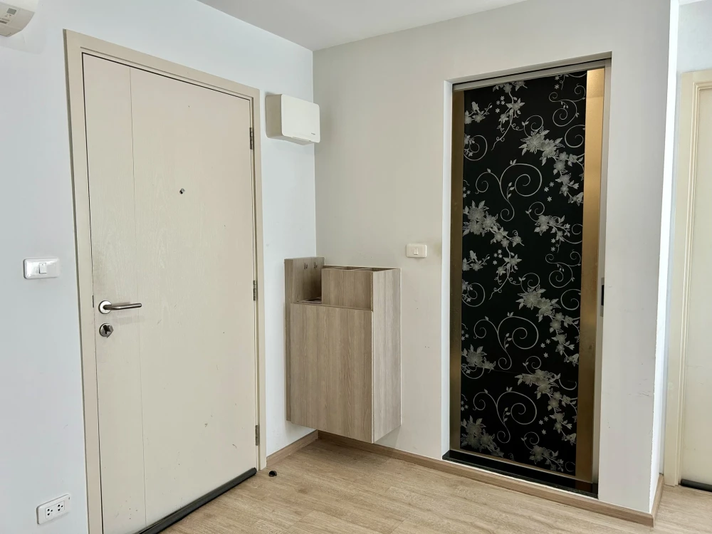 Selling Elio Del Moss Phahonyothin 34, corner unit, 2 bedrooms, 46 sq.m., pool view. Grab it now!