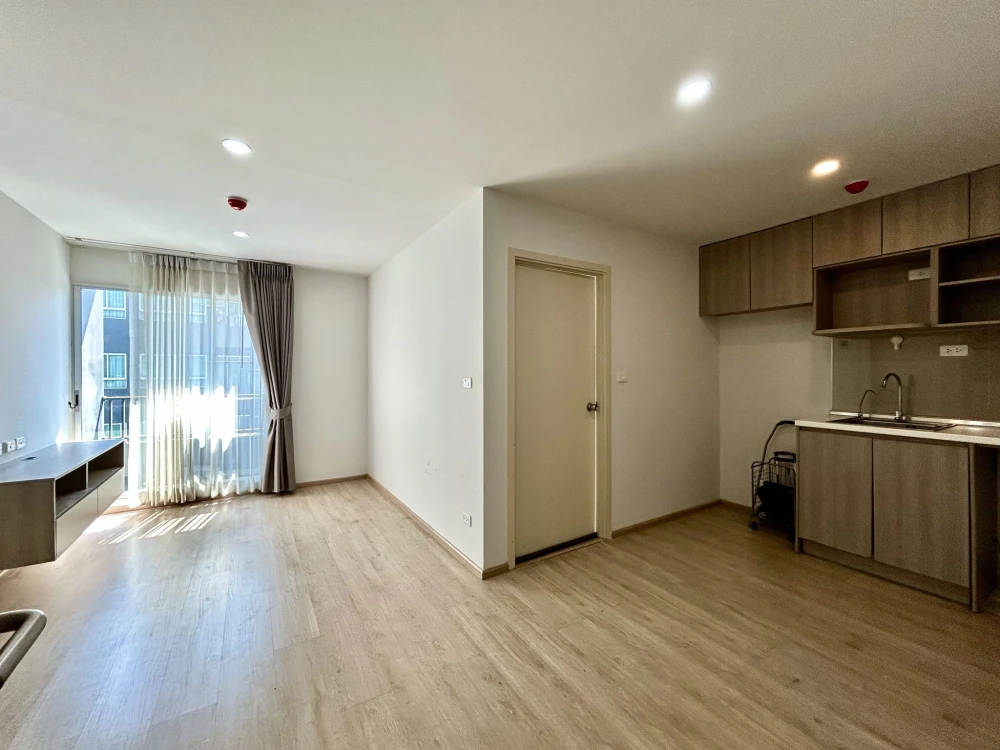 Selling Elio Del Moss Phahonyothin 34, corner unit, 2 bedrooms, 46 sq.m., pool view. Grab it now!