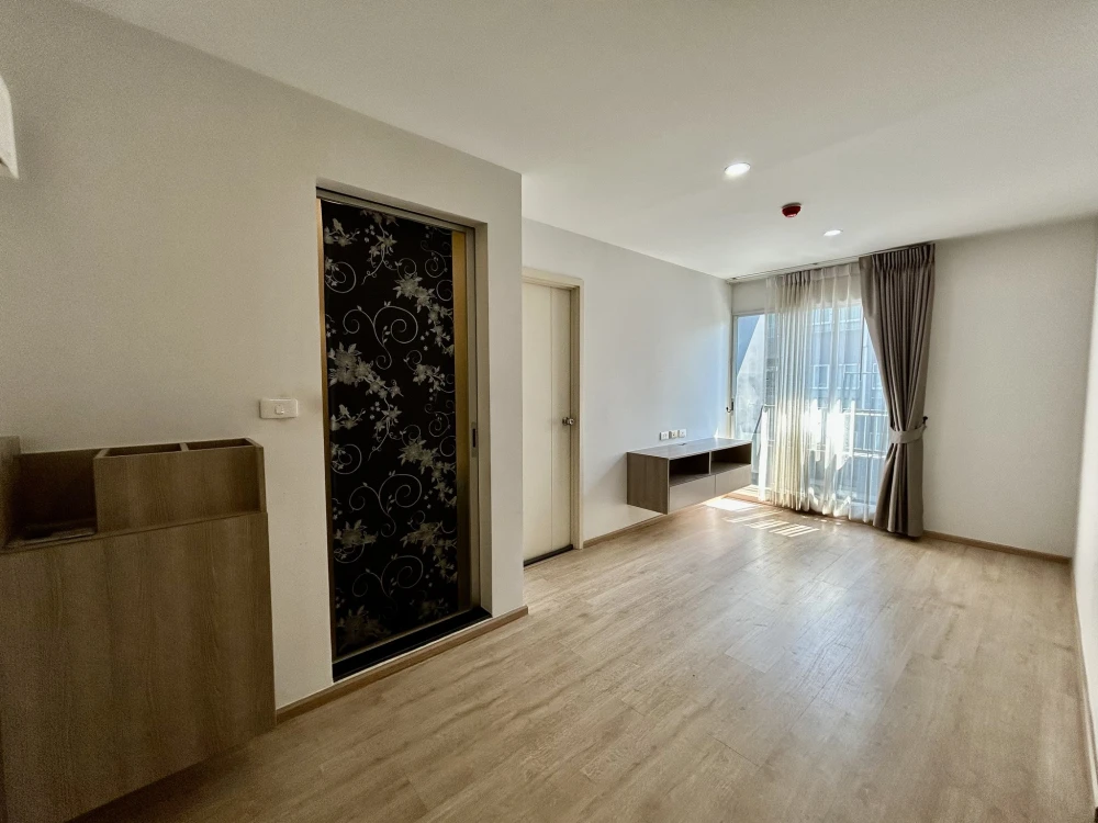 Selling Elio Del Moss Phahonyothin 34, corner unit, 2 bedrooms, 46 sq.m., pool view. Grab it now!