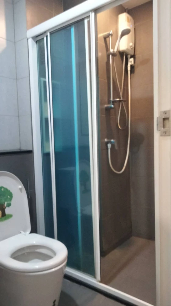 Selling Elio Del Moss condo with pool view. Good condition, good feng shui, far from the garbage room. Book now!