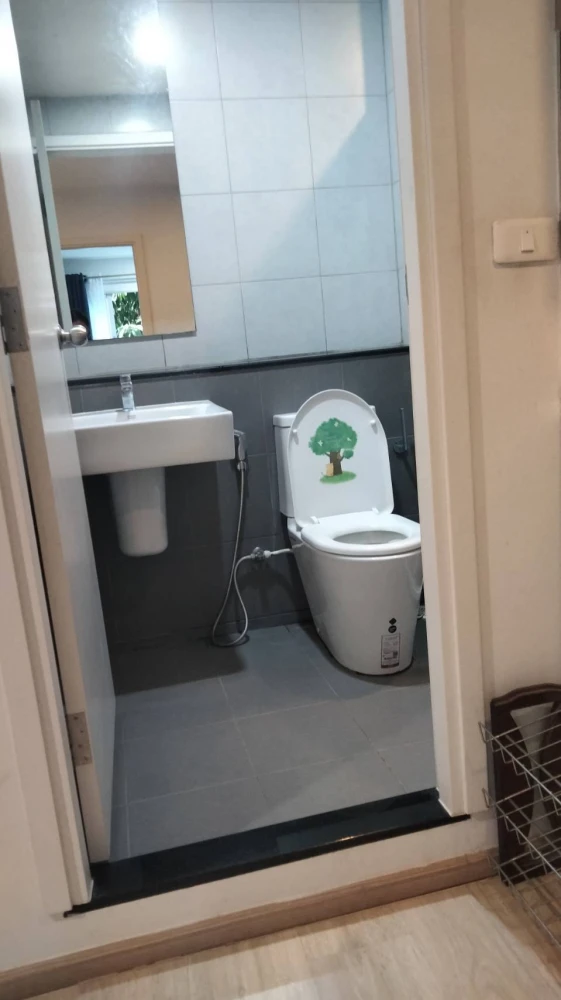 Selling Elio Del Moss condo with pool view. Good condition, good feng shui, far from the garbage room. Book now!