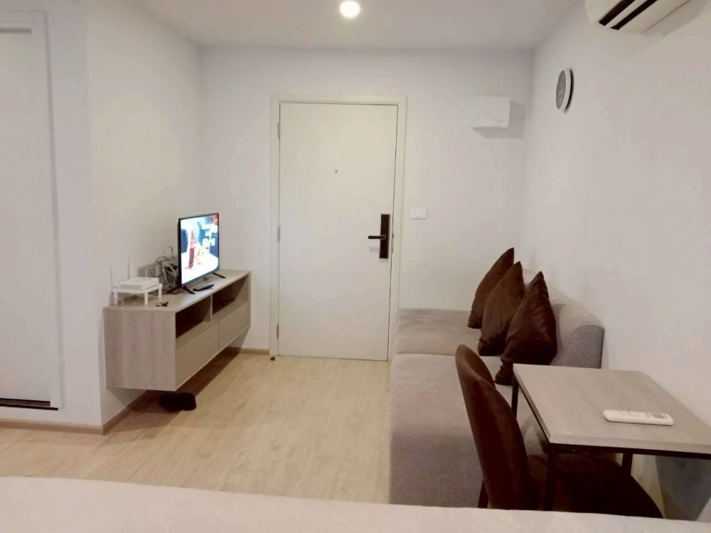Selling Elio del Moss condo, corner unit, studio, fully furnished. Quiet room, excellent common areas.