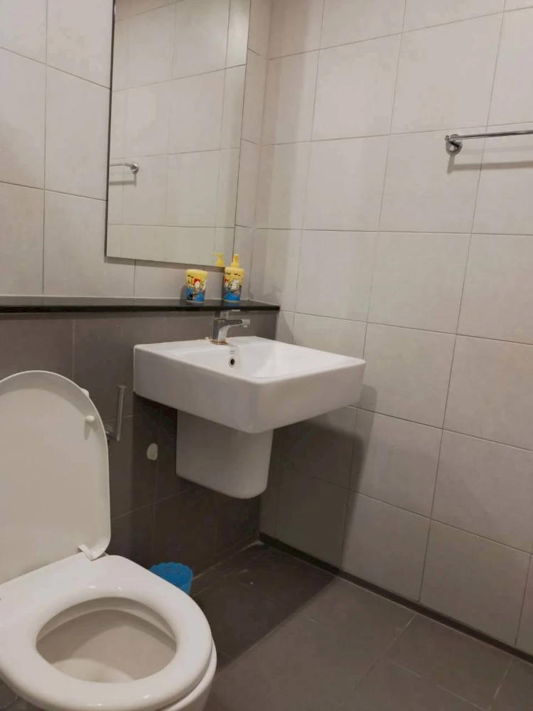 Selling Elio del Moss condo, corner unit, studio, fully furnished. Quiet room, excellent common areas.
